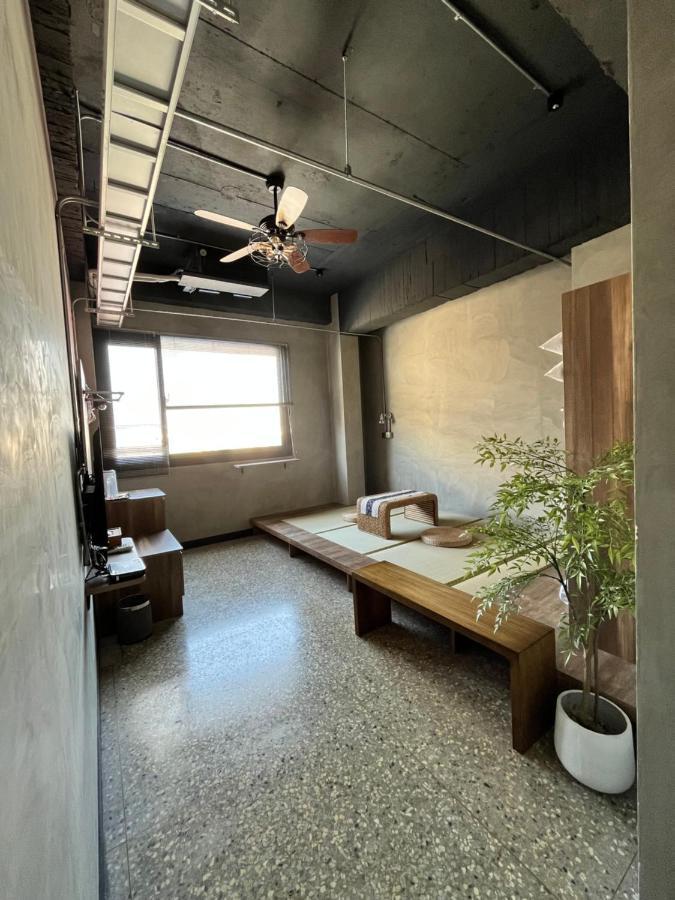 Hotel The Retro Tai-Pan Tainan Exterior foto