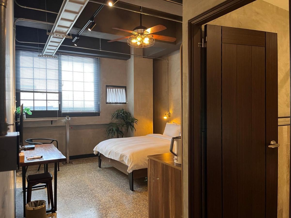 Hotel The Retro Tai-Pan Tainan Exterior foto