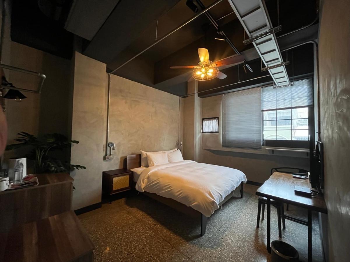 Hotel The Retro Tai-Pan Tainan Exterior foto